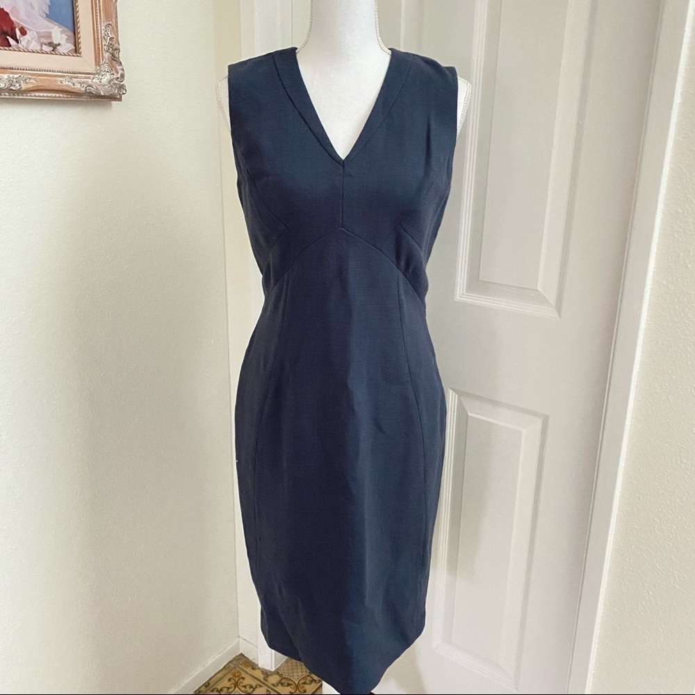 Lafayette 148 Kendal V-Neck Sleeveless Wool Sheath - Picture 6 of 11